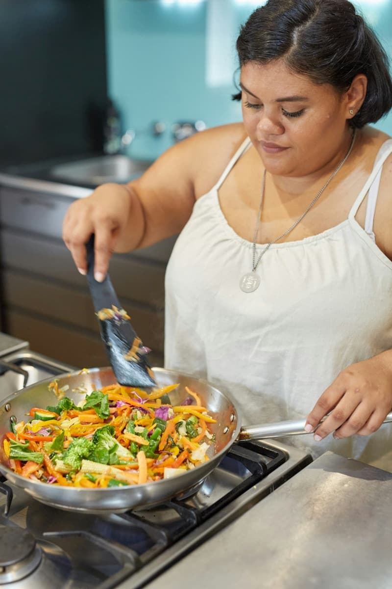 Real Grovli members cooking healthy meals at home
